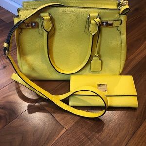 Henri Bendel good as new! Bag and wallet included!
